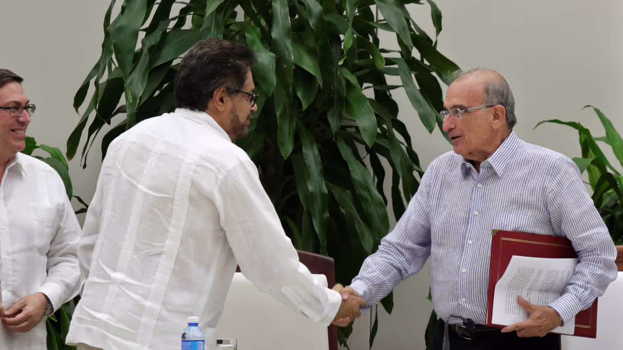 El Gobierno de Colombia y las FARC firmaron un nuevo acuerdo de paz ...
