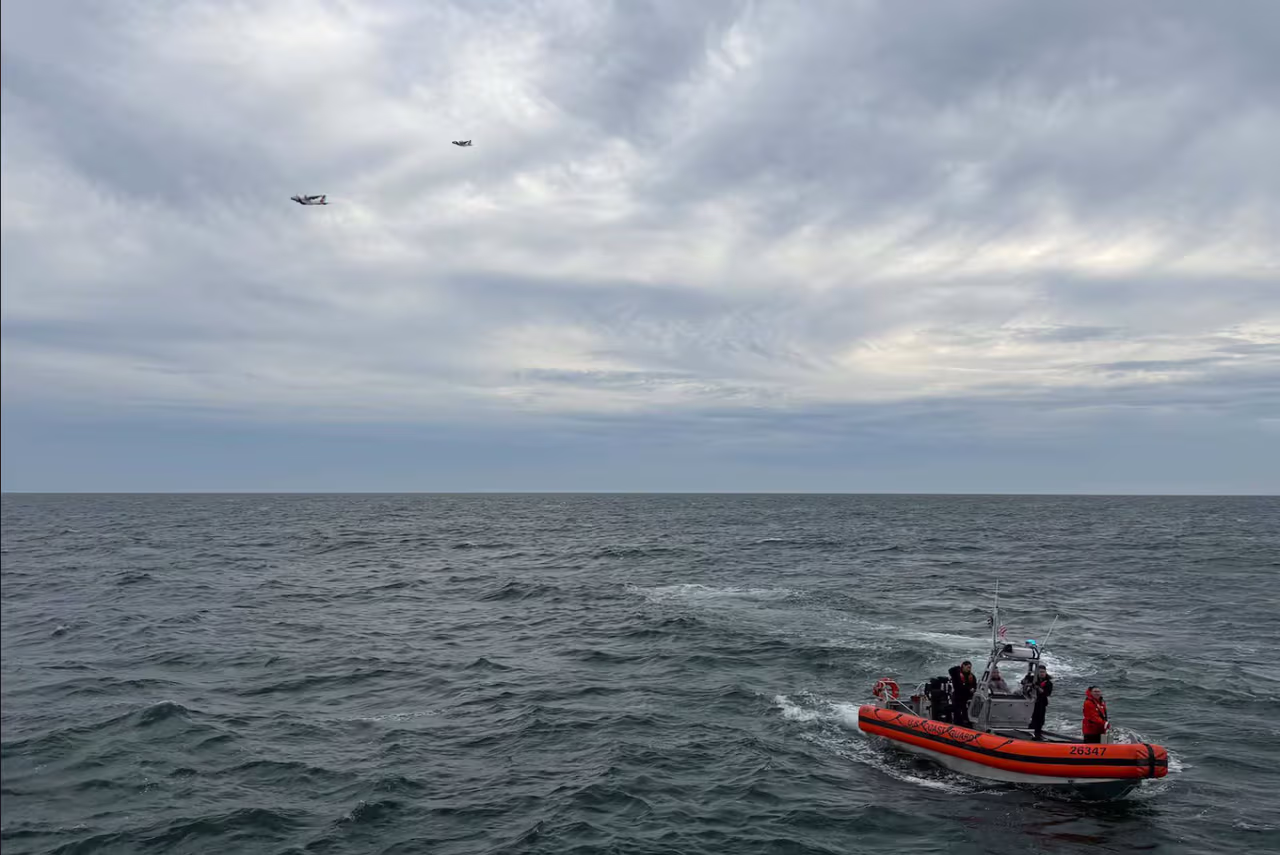Los equipos de rescate encuentran restos del vuelo médico desaparecido con seis personas sobre el Atlántico en ruta a Boston