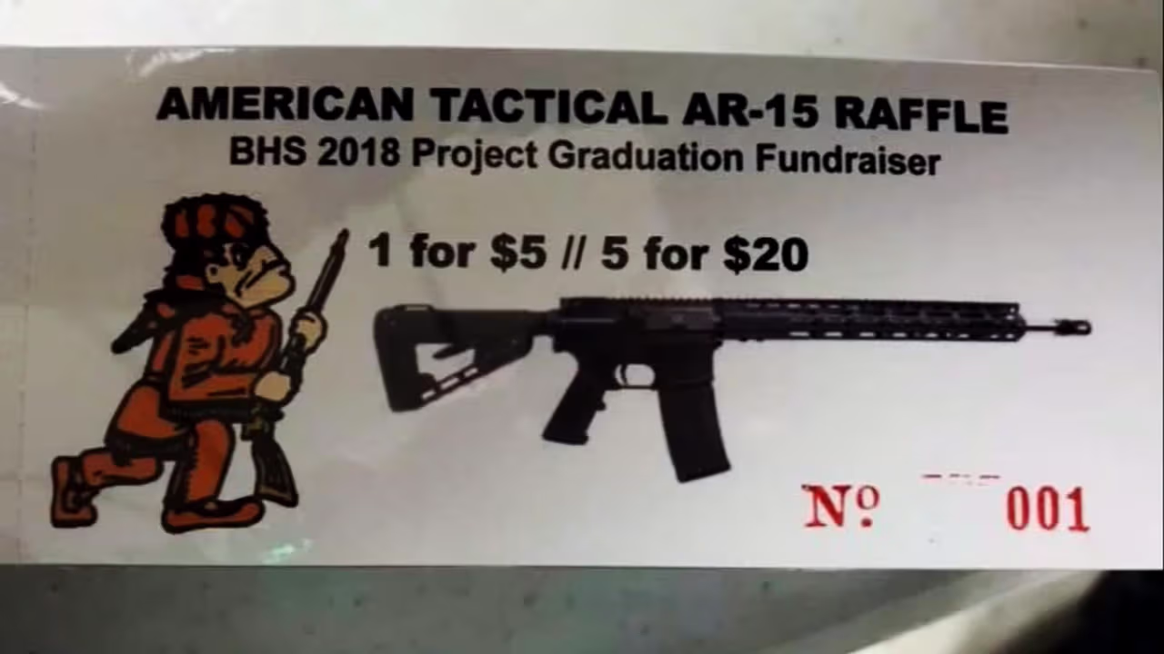 Una escuela en Arkansas ofreció como premio de una rifa un AR-15, el ...