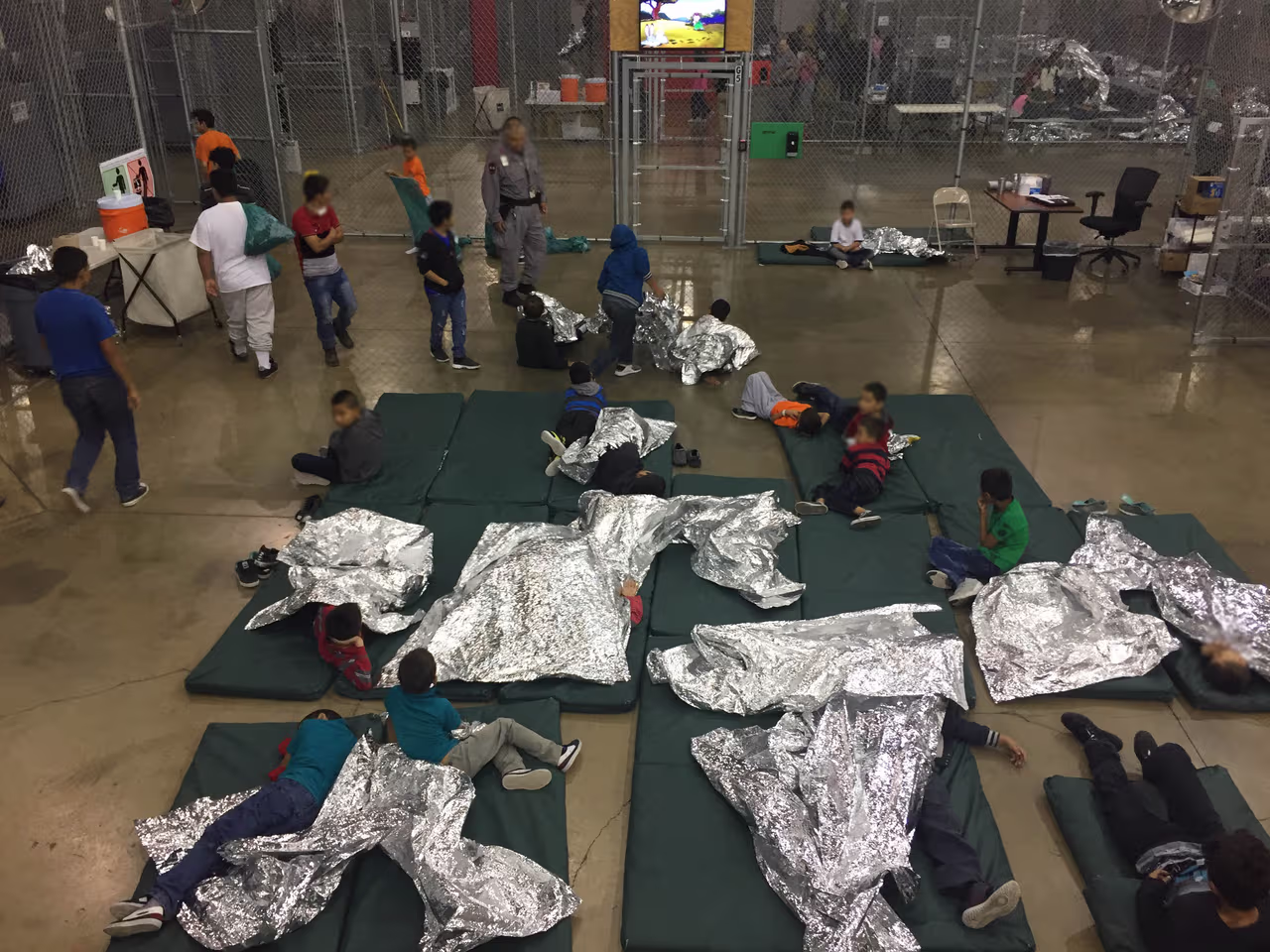 Image accompanying Obama no hizo nada más que construir jaulas para mantener a los niños adentro