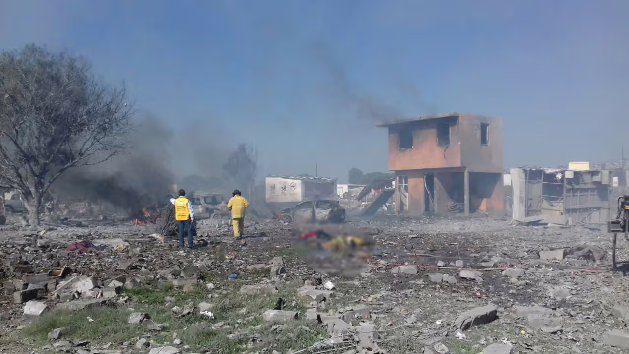 Una explosión en un taller de pirotecnia en México deja varias personas ...