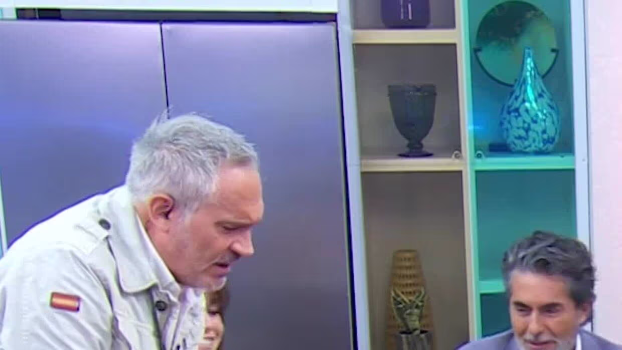 ¡Órale! Arath despierta a todos al tirar su café | Shows Hoy | Univision
