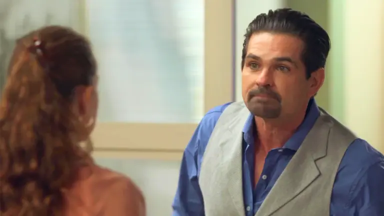 Nuria corre a Iñigo de su casa... ¡y él la ataca! | Mi Verdad Oculta ...