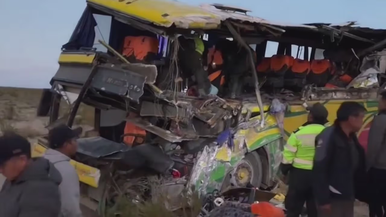 Un accidente vial deja al menos 37 muertos en Bolivia | Shows Noticiero ...