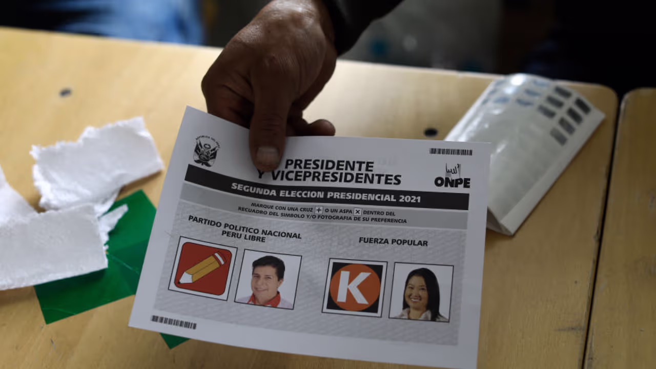 Keiko Fujimori y Pedro Castillo vivieron las elecciones en Perú junto a ...