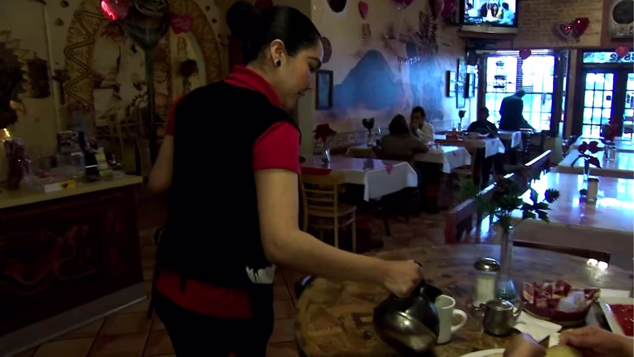 El alto costo de vida pasa factura a los restaurantes negocios cierran y empleados pierden sus trabajos video