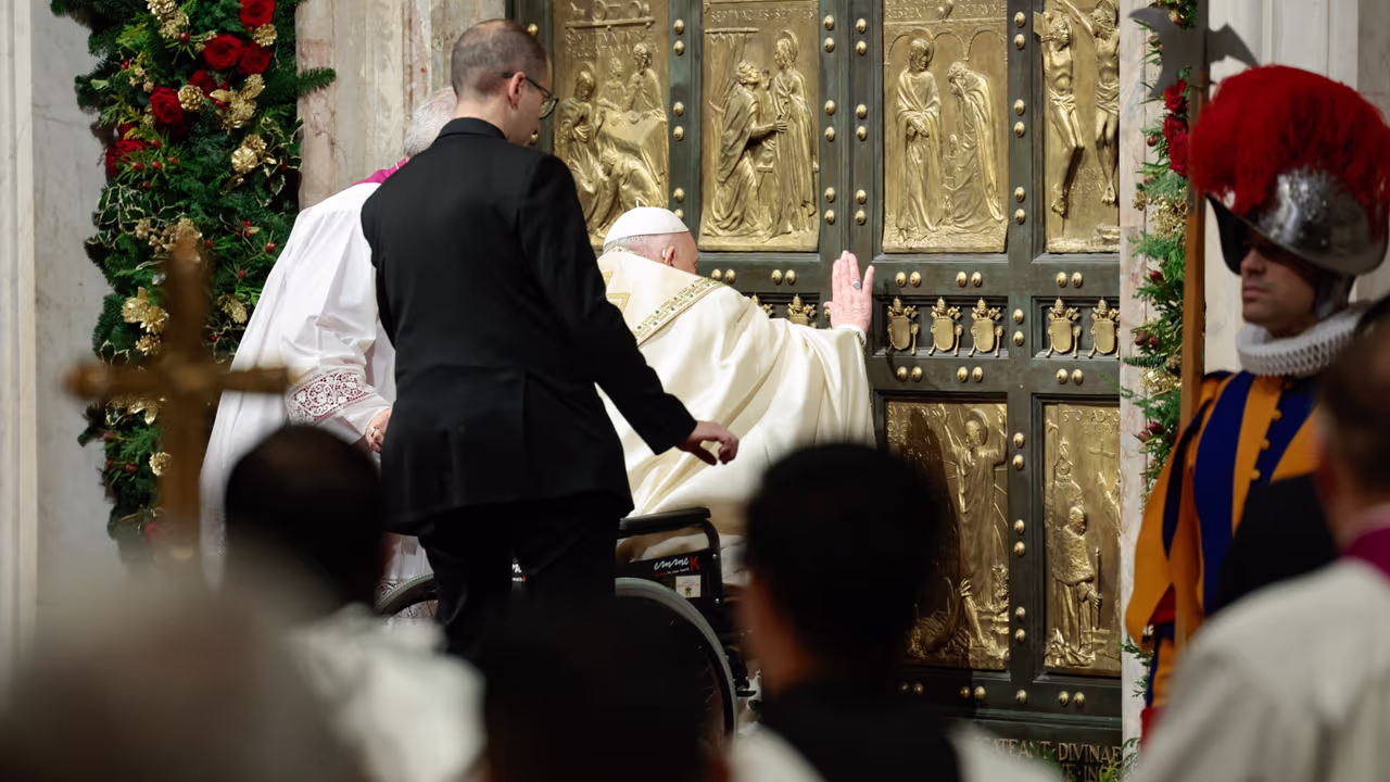 El papa Francisco inaugura el Jubileo 2025 con la apertura de la Puerta ...