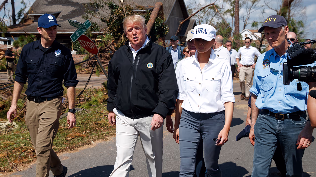 Trump y su esposa Melania recorren por tierra y aire la zona devastada ...