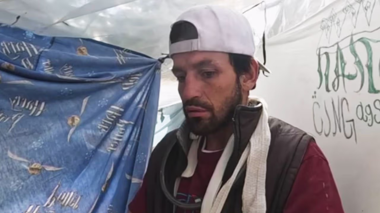 Desamparado arriesga su vida para salvar a un niño de un incendio en ...