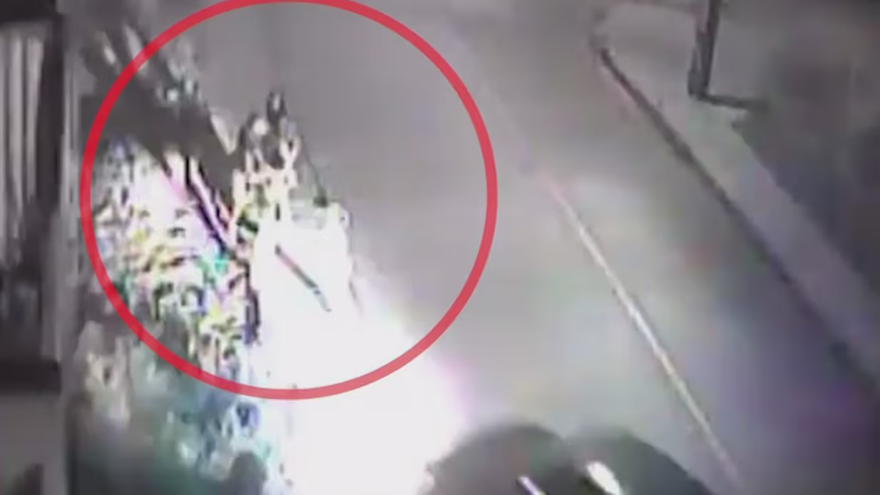 Un padre y sus tres hijos son atropellados en una calle de Brasil ...