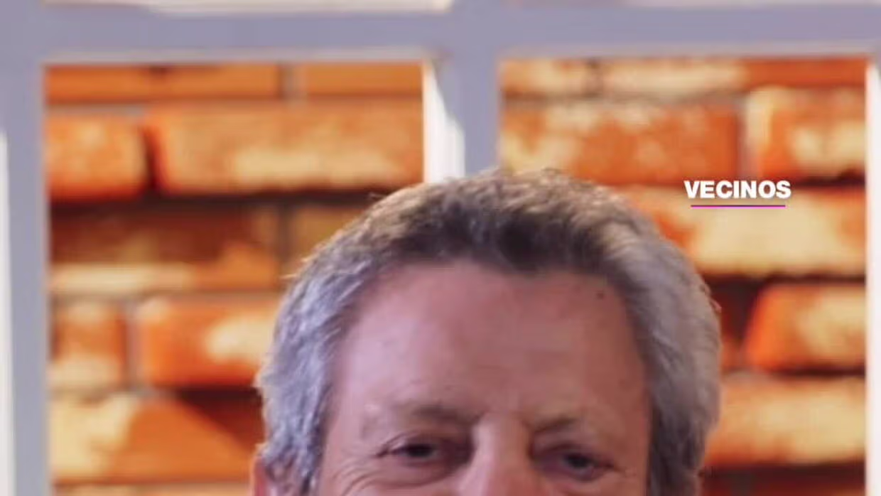 ¡Frankie Rivers tiene un club de fans! | Series Vecinos | Univision