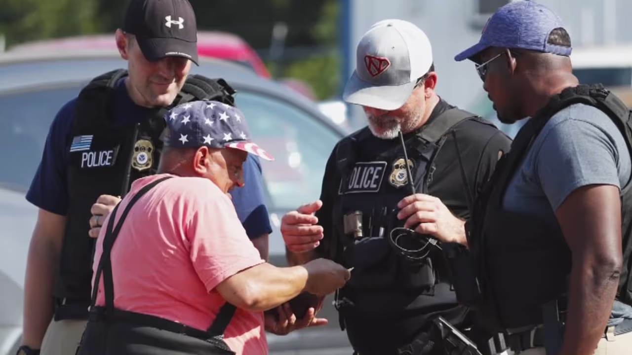 ICE raids captures almost 700 undocumented immigrants | Univision News ...
