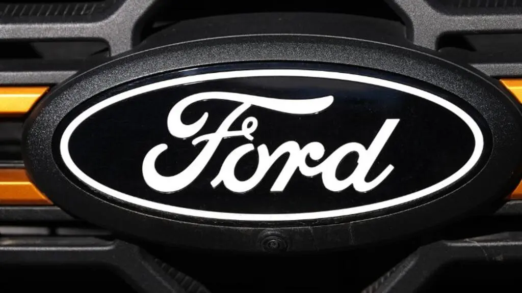 Ford llama a revisión a más de medio millón de camionetas Bronco debido al riesgo de incendio del motor