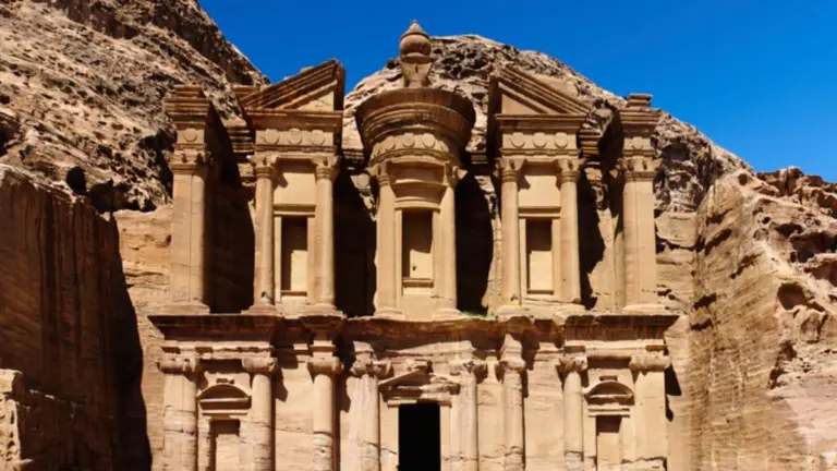 Petra la ciudad símbolo de la ingeniería | Explora | Univision