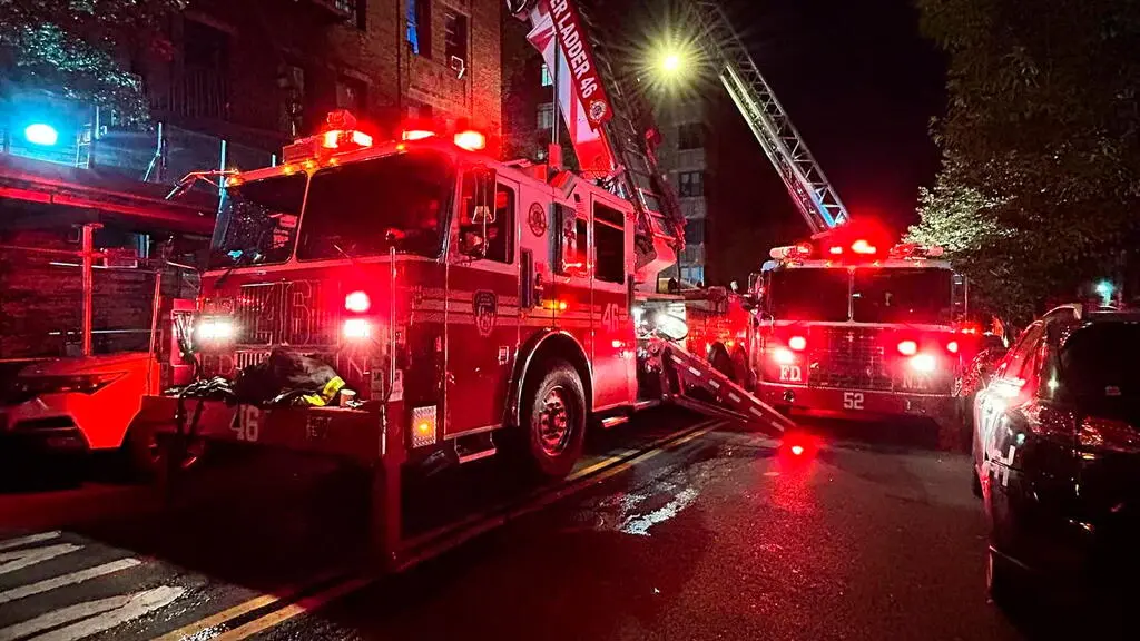 Incendio deja 12 heridos, incluidos bomberos y policías en Sunset Park, Brooklyn | Univision Nueva York WXTV | Univision