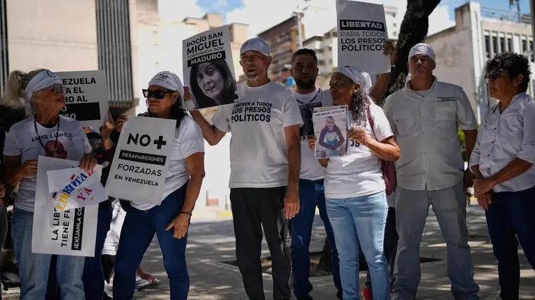 Venezuela libera a 99 presos políticos, en medio de las presiones y amenazas de Estados Unidos | Noticias Univision América Latina | Univision