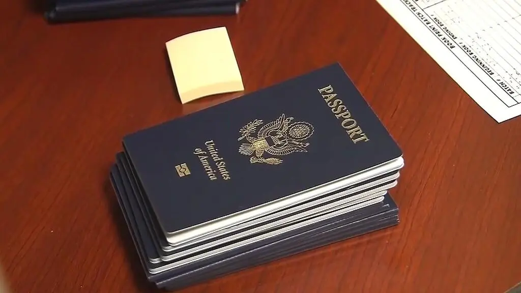 El pasaporte estadounidense pierde posiciones y cae frente a 36 países en el ranking mundial