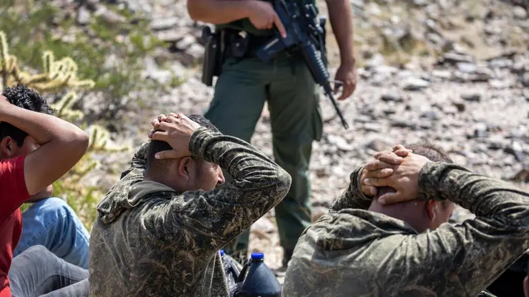 Por qué las detenciones de inmigrantes en junio mantienen cerrada frontera entre Estados Unidos y México | N+ Univision Inmigración | Univision