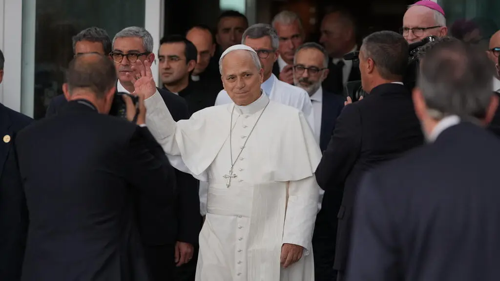 El papa León XIV recibió el alta médica y deja el hospital en Roma