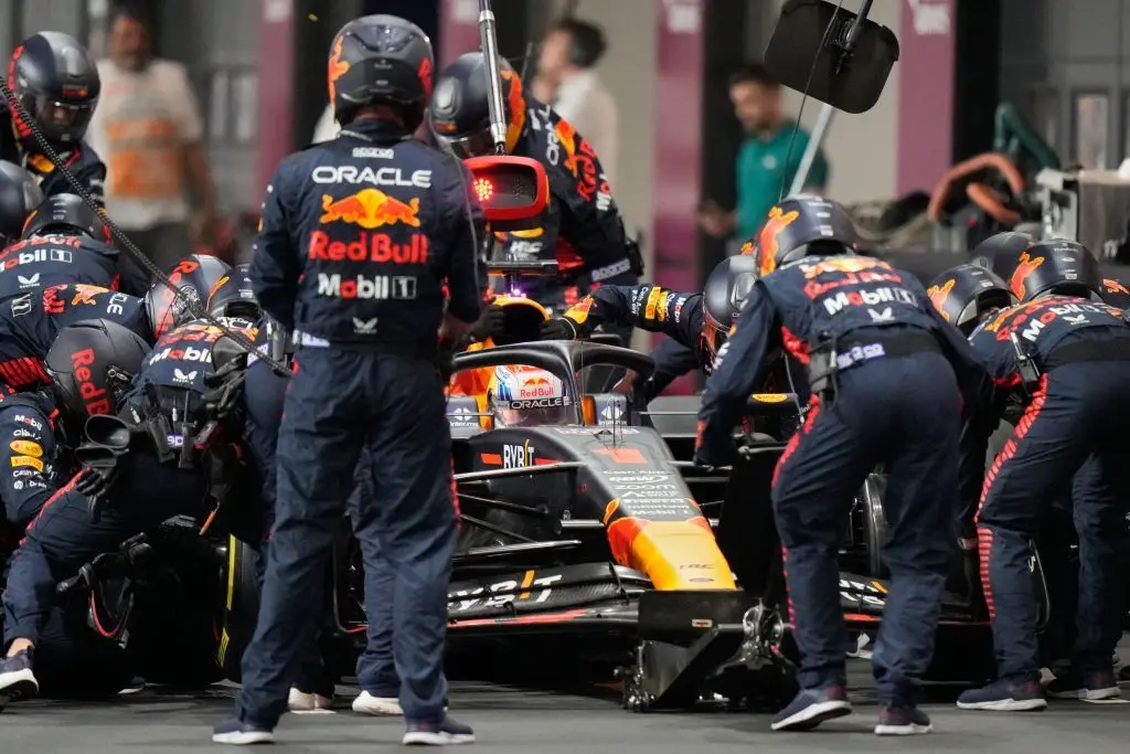 'Checo' Pérez ganó su quinta carrera en la Fórmula 1 en el Gran Premio de Arabia Saudita y su podio 28 en la máxima categoría del automovilismo.